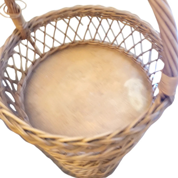 Mid 20th-Century Cottage Chic Bamboo & Willow Tiered Round Storage Basket Tower - Picture 4 of 6